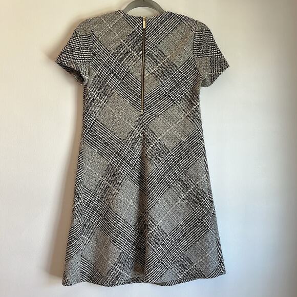 Calvin Klein Plaid Stretch Knit Dress Size 4 Black White Short Sleeves Knee - Picture 2 of 7